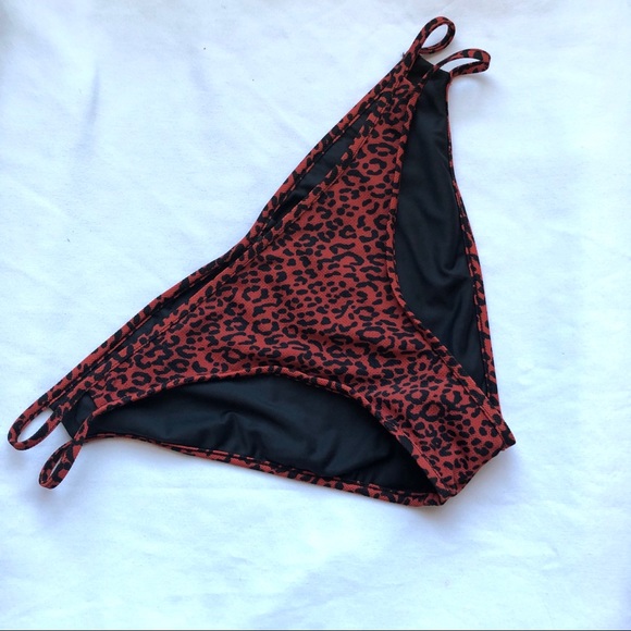 NWT Volcom On The Spot Cut Out Hipster Swim Bottom - Picture 3 of 4